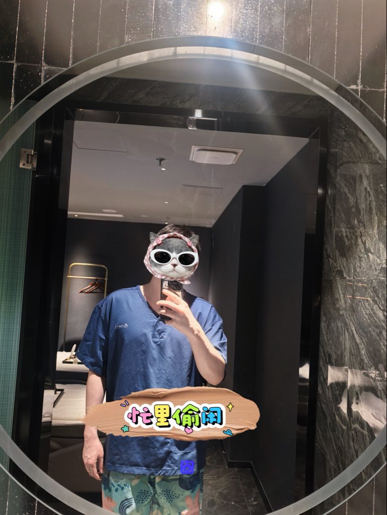 AdoreNov's tweet photo. 被三个姐姐按的腰酸背痛 这对吗 https://t.co/hM5kGP3dWr