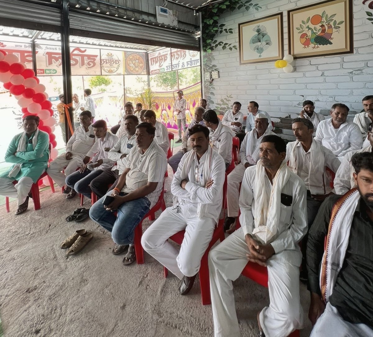rajeshtope11's tweet photo. 📍 राममूर्ती 

मौजे राममूर्ती ता.जालना येथे श्री. शेषराव नारायणराव भुतेकर यांच्या हॉटेल वसुंधराचे उद्घाटन करण्यात आले.भुतेकर यांनी उभा केलेला नवीन व्यवसाय वृद्धिंगत होत जावो,या सदिच्छा व शुभेच्छा..! https://t.co/ABtQBa5RMu