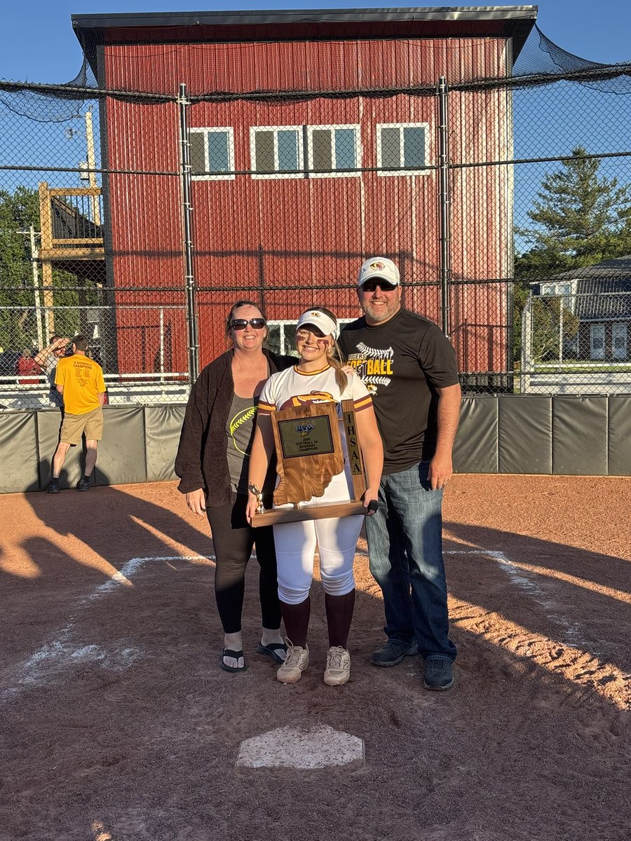 kinley_webb_19's tweet photo. b2b regional champs!! @JMUSoftball @Coach_LaPorte @grace14chelemen @samgress_ @ArmorEliteFox @AMHSSoftball24 @hunt_Rob @michelle_garmon https://t.co/tsQnQoxbQy