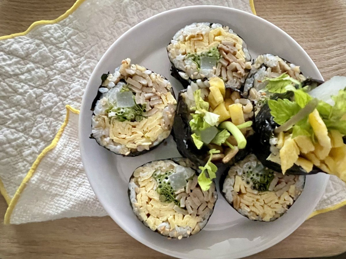 Argent_wave's tweet photo. 🥬 미나리 계란폭탄 김밥!!!
먹고 싶은 거 내맘대로 잔뜩 넣어서 실컷 먹을 수 있어🐷
내맘대로 되는 게 몇 없는 인생,
먹부림이나 맘껏 해보자!!
-미나리
-계란
-오뎅
-단무지
-마요소스
#김밥 #kimbab #Korea
미나리먹고 미쳣닝 https://t.co/98XL5ULpS7