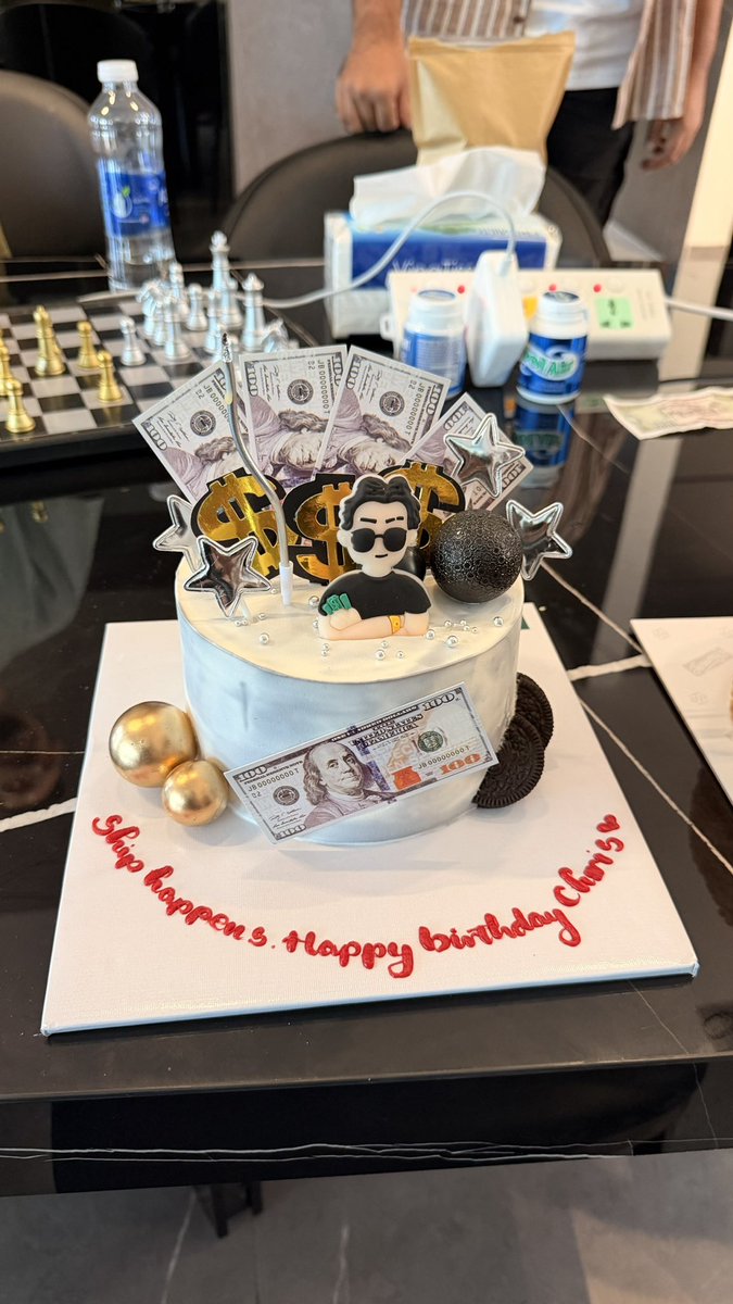 dayonefoundry's tweet photo. Fun Fact: we had 7 birthday and 14 cakes during the month of the Hacker Residency.

That’s 3.5 cakes a week!!

0.2% probability BTW

Unless everyone was just lying for more cakes 🎂 🤔 https://t.co/YjXlfnrFFa