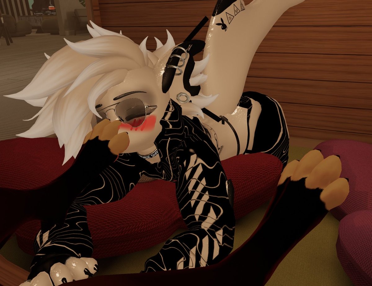 Zorronunder's tweet photo. Just a good puppy serving mistress and enjoying her musky paw ~ @Werewolf0911 https://t.co/6OENb8OuSl