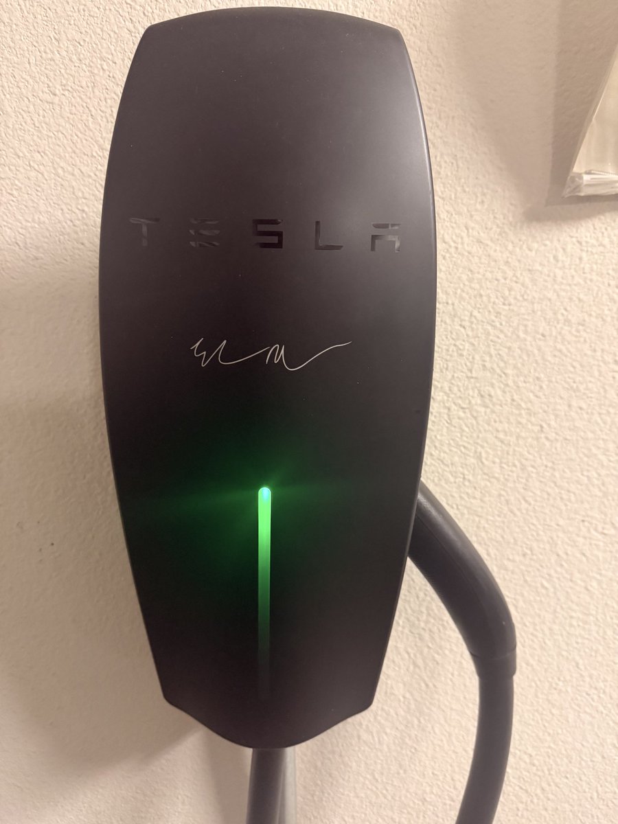 blorrior's tweet photo. Man, I don’t want to jinx it or anything but this 2019 Gen 2 wall charger never had a single issue since I installed it on May 2019. 7 years of 100% uptime and reliability. And it keeps going 💪 Now can we see that TSLA green candle seen on that charger or what! https://t.co/IabR0sgO3u