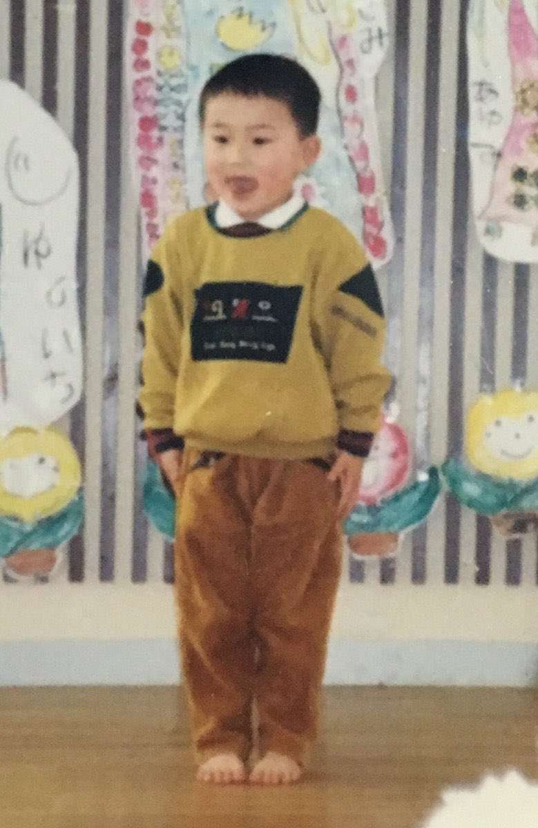 potopoto2828's tweet photo. 写真撮る時のクセが変わってないねぇ https://t.co/hrJLljG1sm