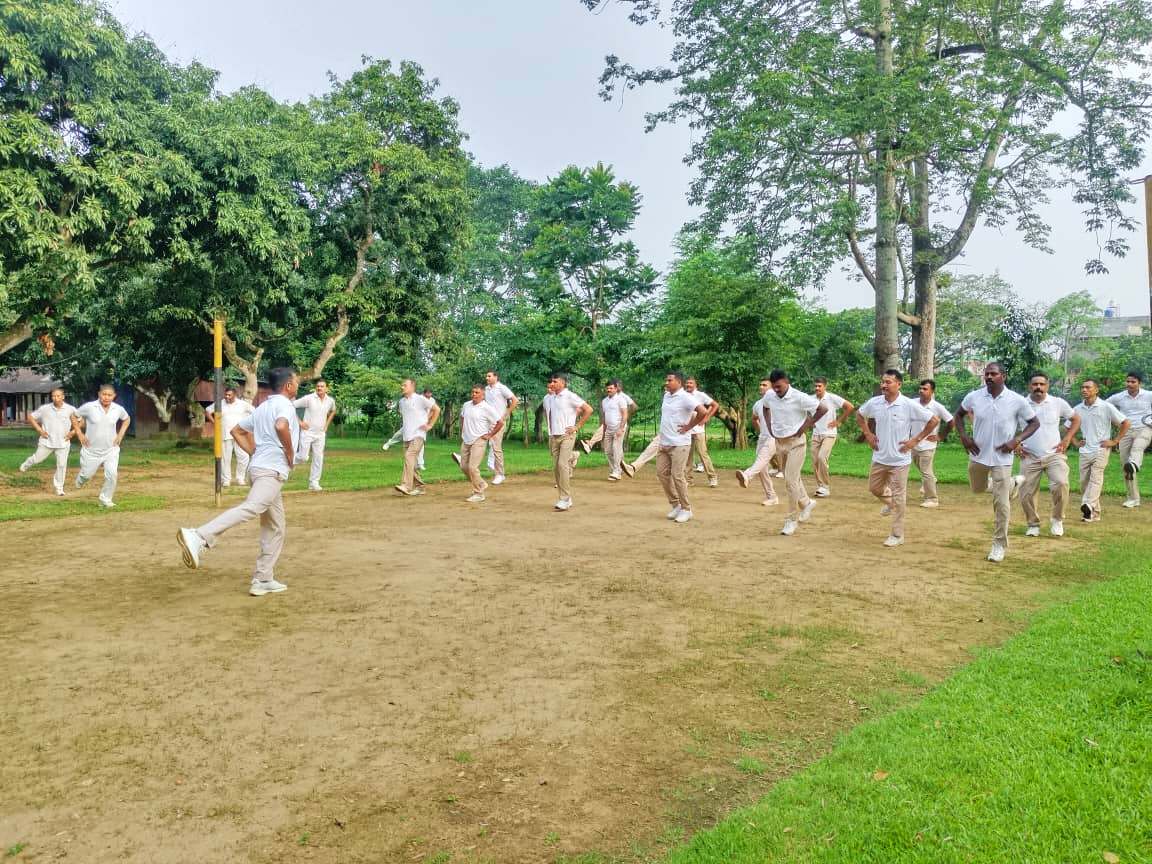149_bn's tweet photo. हर सुबह का यह अभियान,
 देता तन-मन को नई उड़ान।
 पसीने की हर एक बूंद,
 बनती है सफलता का प्रमाण।
149 बटालियन कें0रि0पु0बल में दैनिक पीटी का सफल आयोजन । 
@DIGOPSDBRCRPF https://t.co/Tcf8RUDhqY