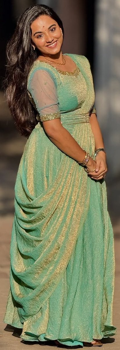tamilamuthamof's tweet photo. புறக்கணிக்கவே முடியாத ஒரு அழகான ராட்சசி 💚✨
#manasi #tamilamutham #trendingpost #supersinger #vijaytv https://t.co/rAAc8ltQYu