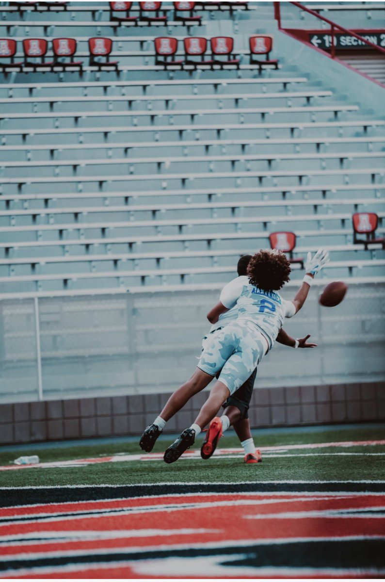 Dom_Alexander2's tweet photo. Back in action with my C-Town family. Focused on defense this year. New year, new mindset @chandler_wolves @Coach_Wiz3 @JUSTCHILLY https://t.co/DRznSgyg3w