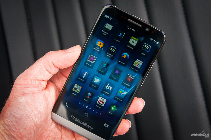 DanMac2014's tweet photo. Seeing #Blackberry making a come back in the scene of #Stocks and #Trading, here’s some of the old #Hardware the company had before going to strictly #Software. #Priv #Z30 #Passport @BlackBerry https://t.co/hvNNHwuTwG