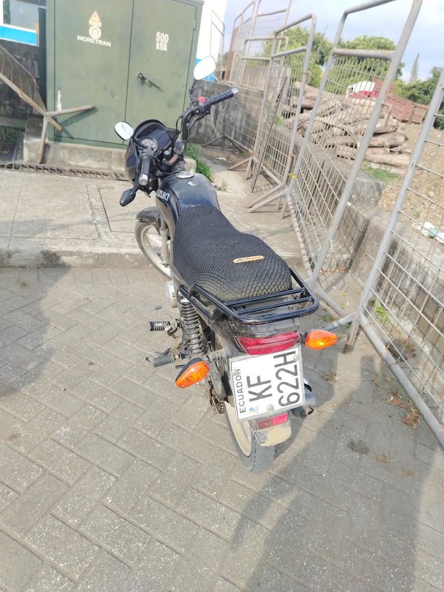MinMedio's tweet photo. #Manabi
Terrible situación, un menor de edad que no llega ni a los 14 años fue detenido por un caso de sicariato en el Cantón de Pedernales .

Durante el operativo se incautaron una arma y una moto https://t.co/Dy21QTyEzz