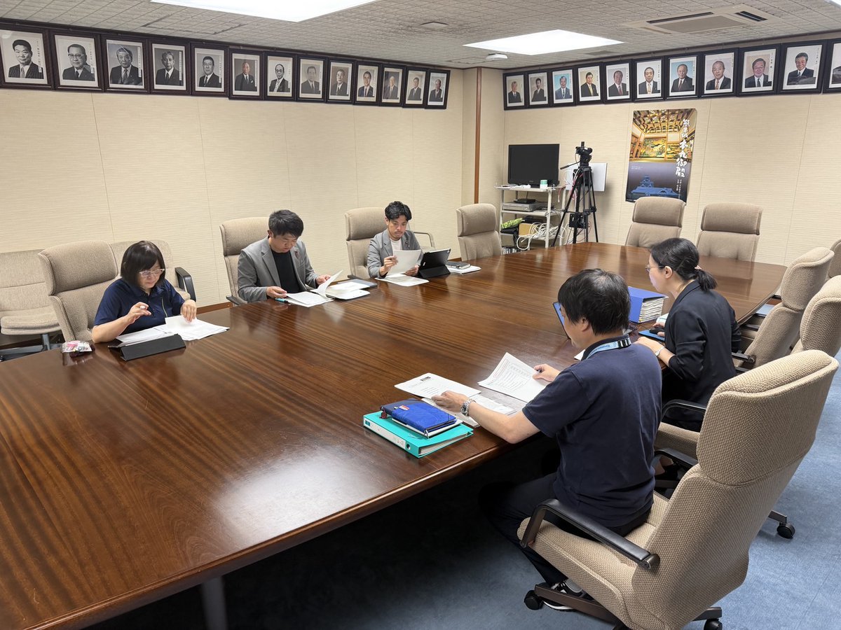 chikushi_rumiko's tweet photo. こんにちは、熊本市議会議員の筑紫るみ子です。
昨日は6月議会に向け、議案説明会がありました📝
市民の皆さんの暮らしに関わる大切な定例議会が、いよいよ6月5日から始まります。
皆さんの声が届くよう、真剣に議論してまいりますので、どうぞよろしくお願いいたします！✨

#6月議会
#熊本市議会議員 https://t.co/lxP72pgPVo