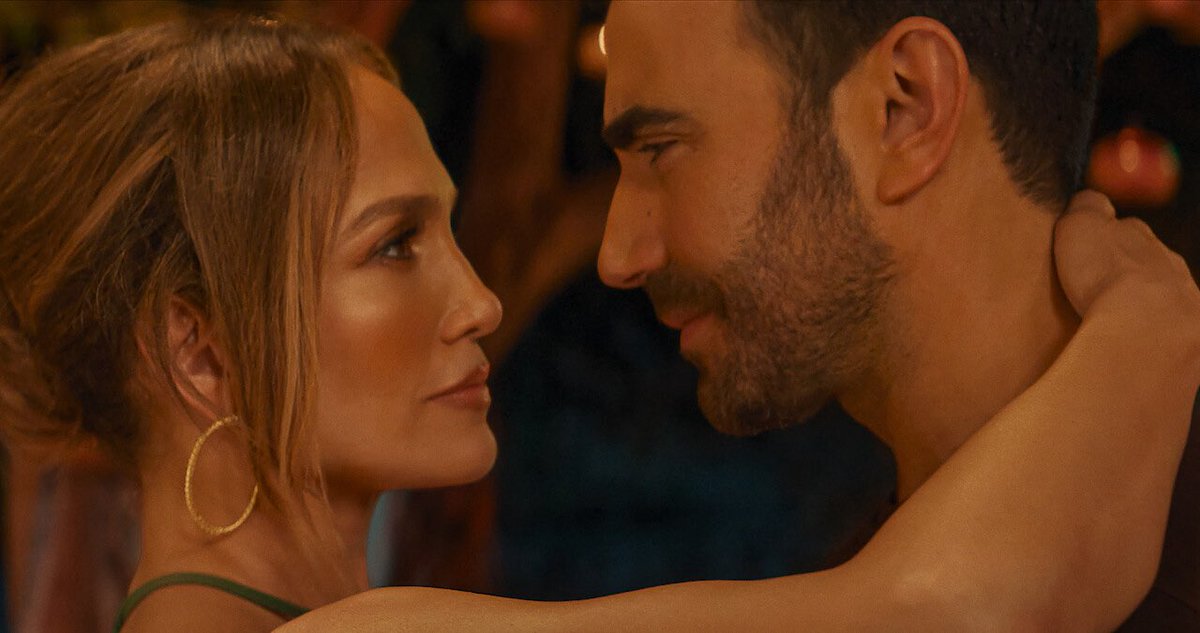 queerzzzzz's tweet photo. #OfficeRomance was everything a good romcom needs. It has two charismatic leads, a hilarious supporting cast, a great story and a dilemma we actually care about. Stay for the end credits! https://t.co/2EqcBdn0Ja