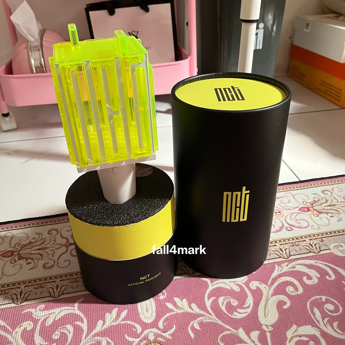 fall4mark's tweet photo. wts lightstick nct ver 1 (neobong)
all set (box, pouch), free photocard 
baru 1x pemakaian 
💰380k 
📍dom jkt
avail 🍊
dm if u interested ya https://t.co/n2Q3Pbnmav