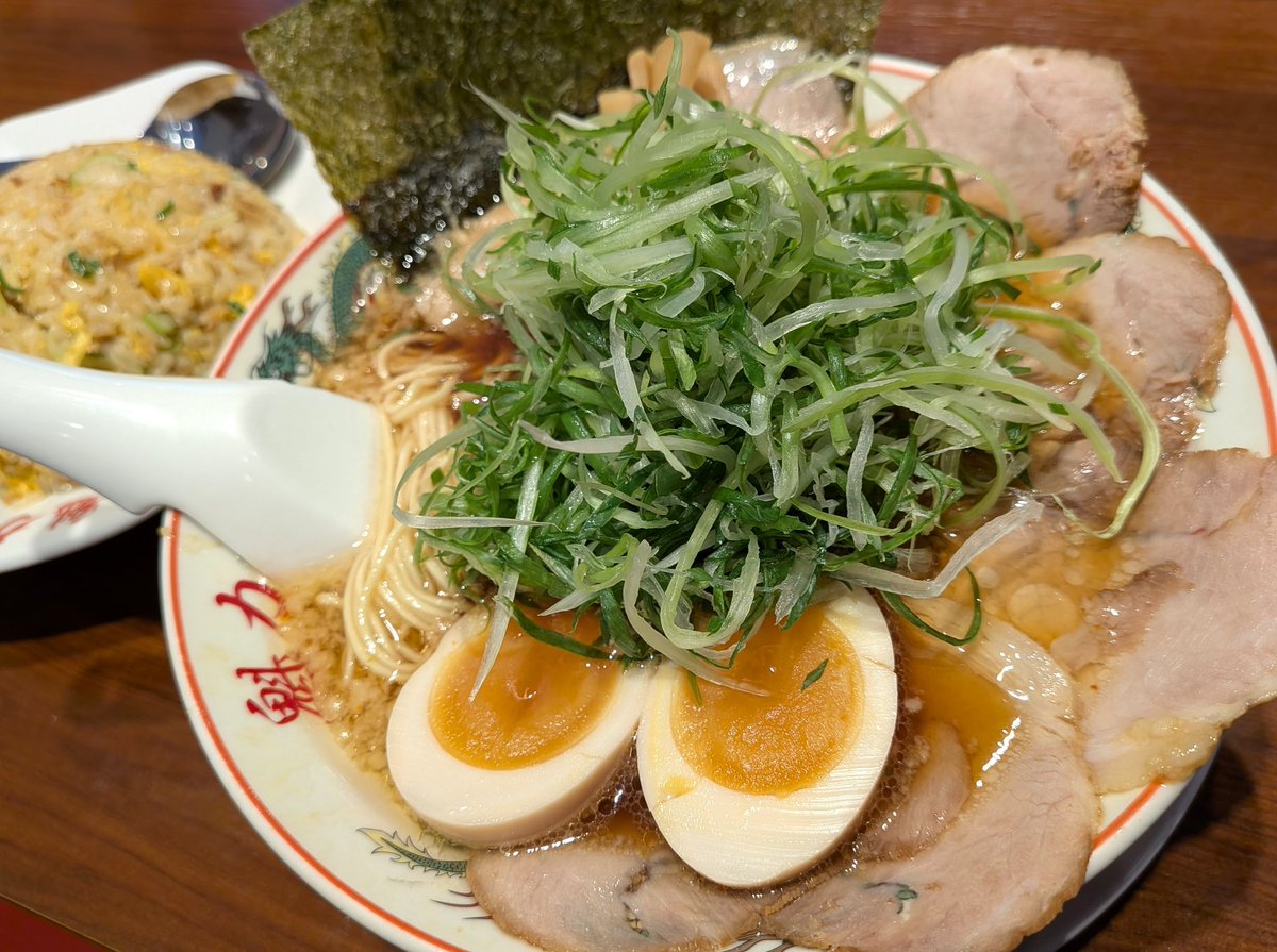 yahalog's tweet photo. お昼は魁力屋、焼きめしセットの全部のせ！しっかりいただき午後もがんばります☺🍜💕✨👍️ https://t.co/lULabIIAVJ