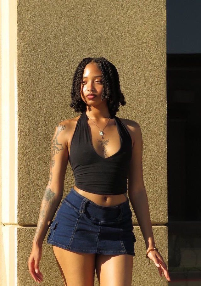 softblurss's tweet photo. Mini skirt outfit Inspo 😍 https://t.co/sMxDzN8Peb