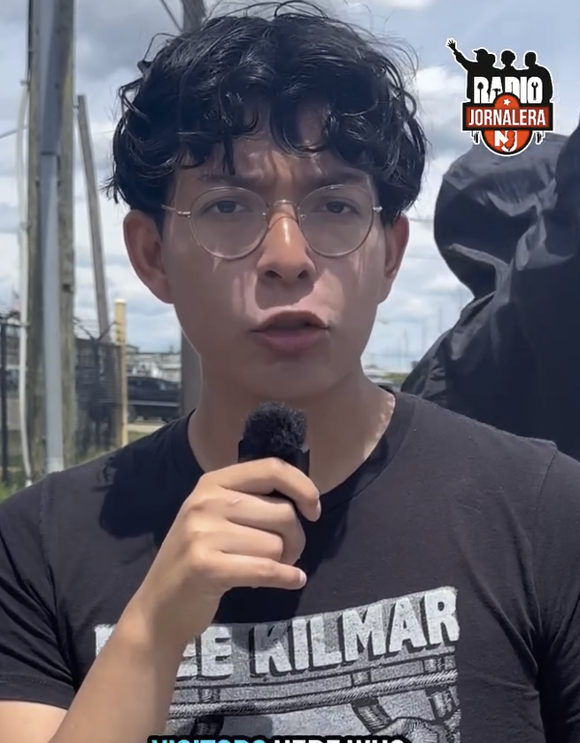 jimmy_rustlin's tweet photo. You've probably seen his face a dozen times in media news, but he never says his name. He's the media coordinator to Resistencia en Accion and Radio Journalera. https://t.co/bwwUREoPw3