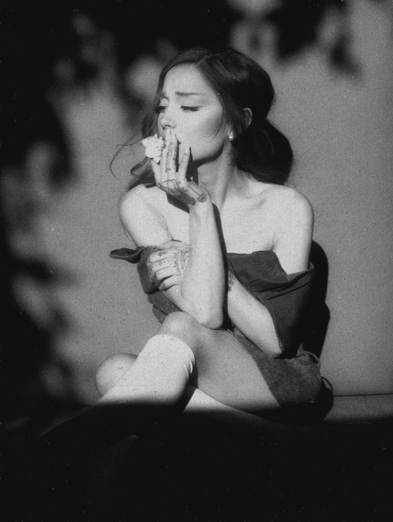 JetASMR's tweet photo. 🖤🥀✨ https://t.co/pCxItF4GEQ