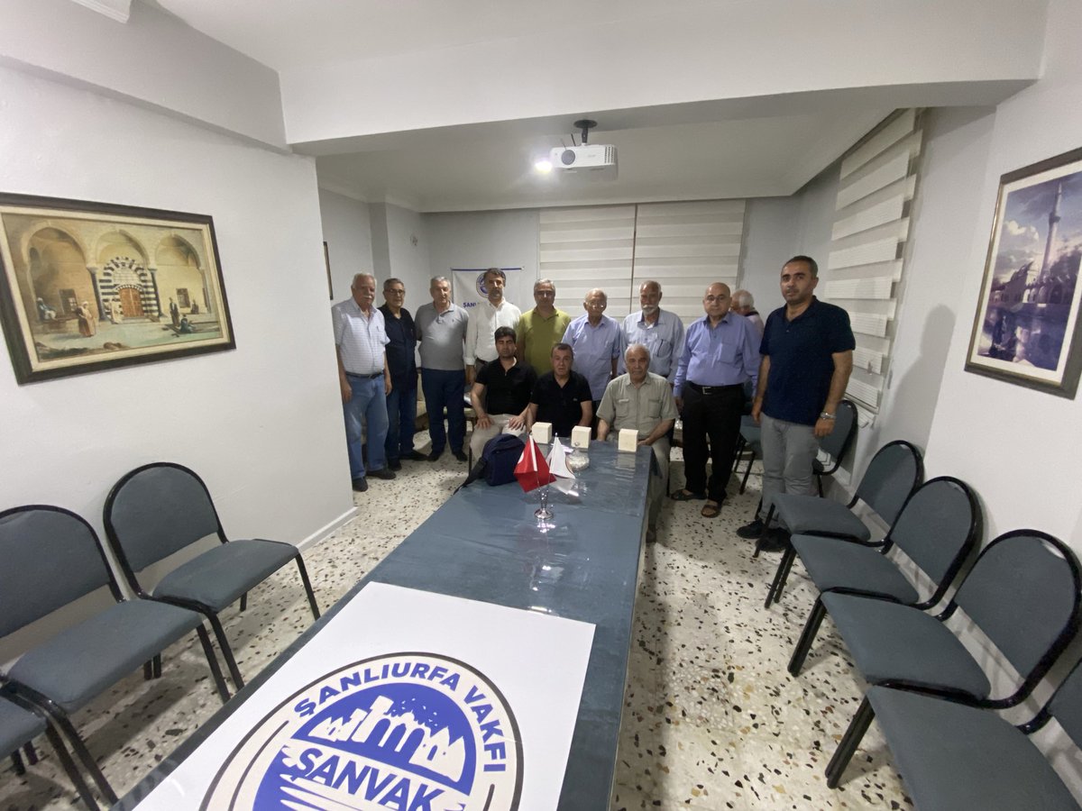 mek3001's tweet photo. Sn Doç. Dr. Yasin Taş, vakıf nedir, kuruluş amaçları, Osmanlı dönemindeki Urfa vakıfları ve vakıf çeşitleri nelerdir?başlıklarını tek tek ele aldı ve konular ile ilgili bir hayli derinleşmemizi sağladı Bu değerli ve keyifli söyleşi/bilgilendirme için kendilerine teşekkür ediyoruz https://t.co/WBkE7FCEUt