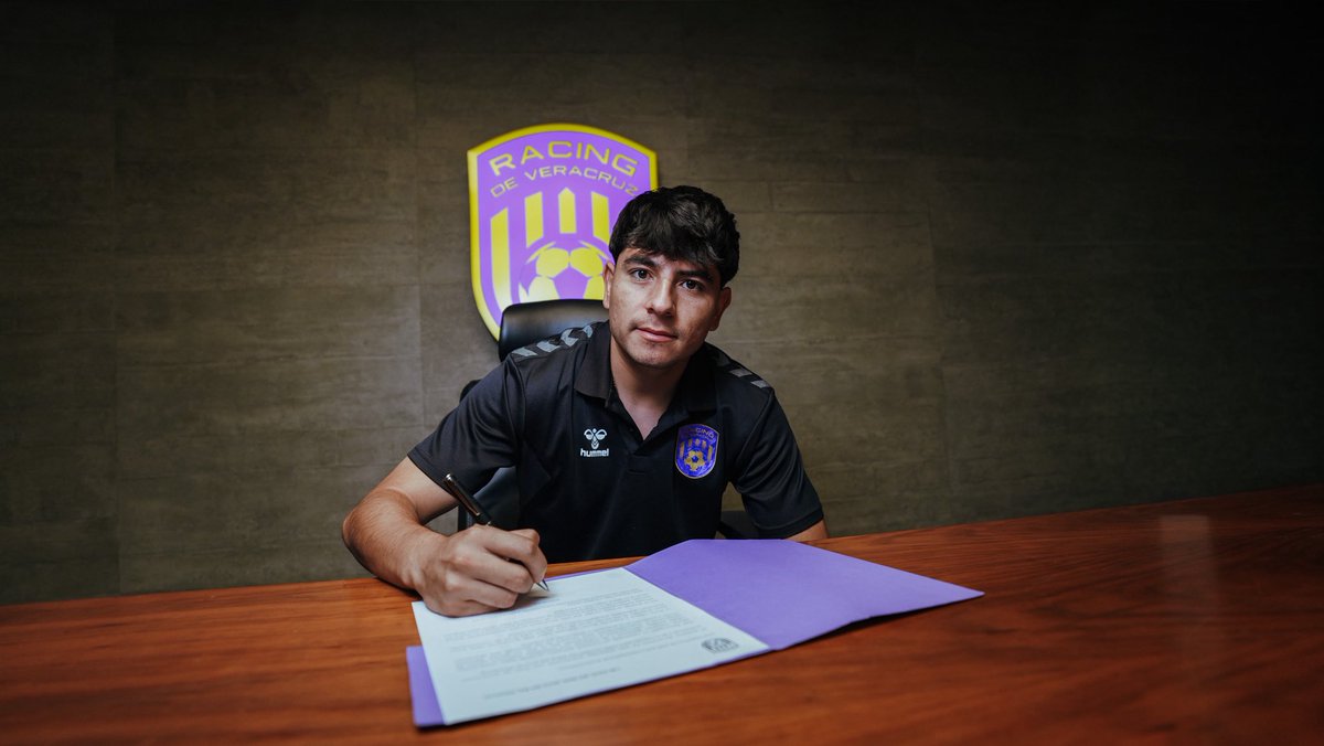 RacingVeracruz_'s tweet photo. Oficialmente, Jassiel Ruiz es Monstruo Morado ✍🏻😈

#NuestroCorazónNuestroEscudo💜 https://t.co/iXxGgDP9QU