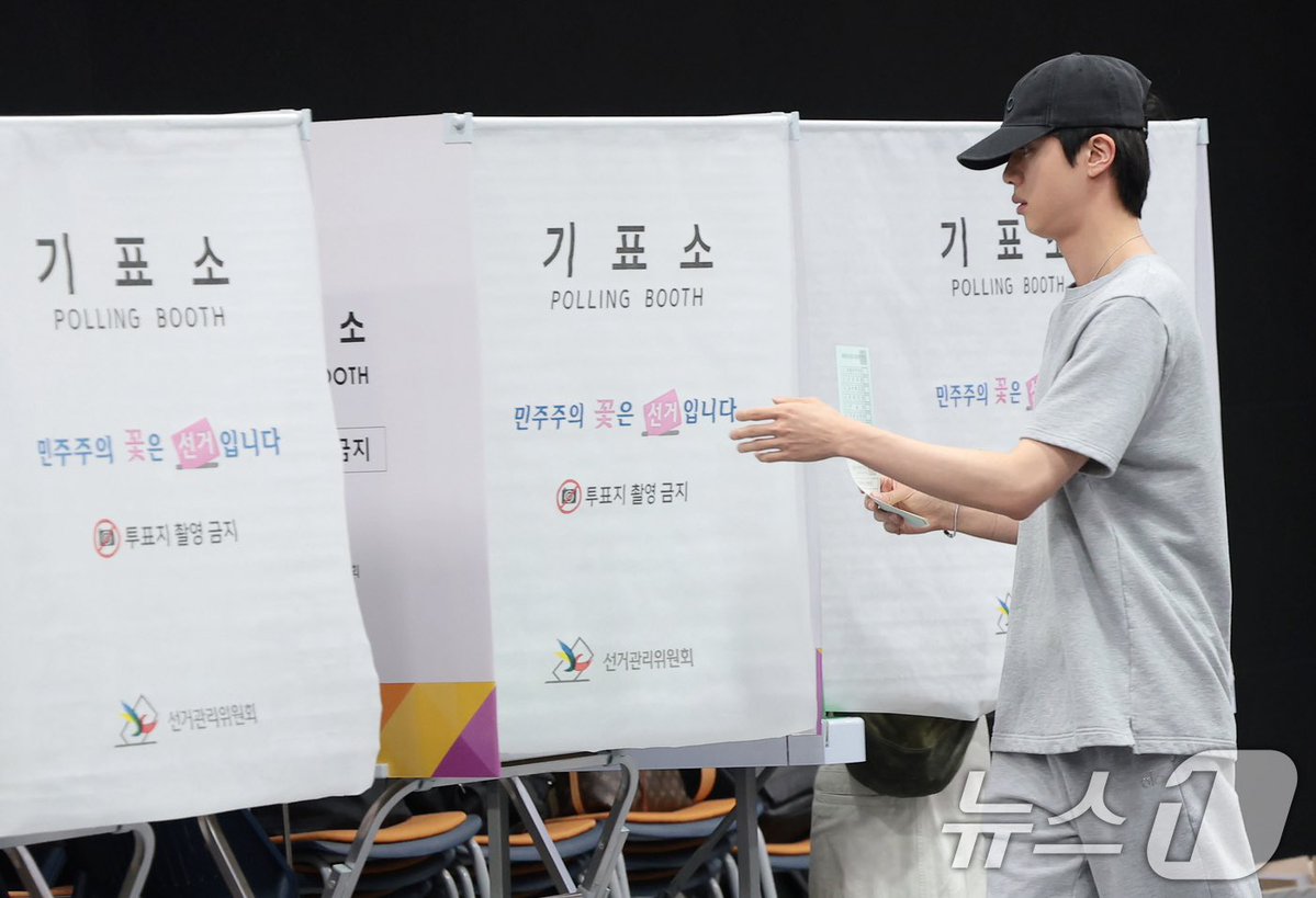 jin4max's tweet photo. 이게 기사 사진이라고?
하 민낯인데도 너무잘생김
뽀둥석지니 https://t.co/ihfvIf5XQ4