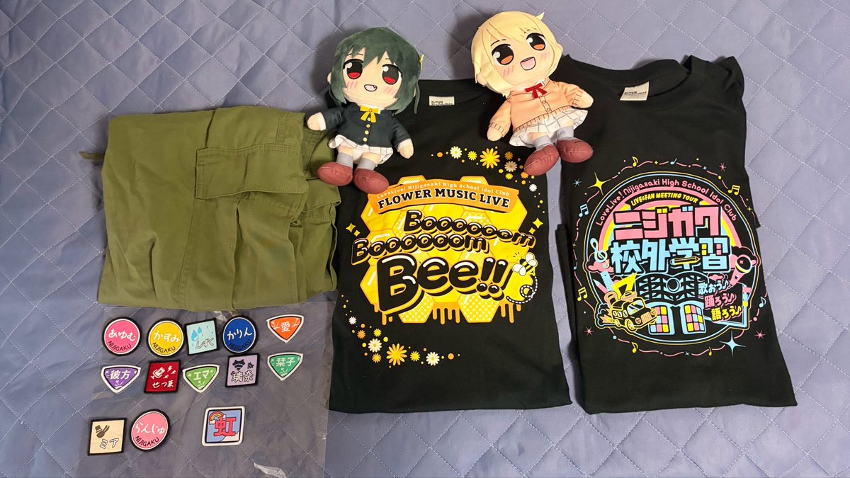 TURU_LoveLive's tweet photo. 週末の8thに向けて、
カーゴパンツ＋校外＆ブンブンビーTシャツでリメイクパンツ作成。
校外学習のやつ切りすぎて着丈足りなくて急遽布足したからちょい微妙になっちゃったわ💦
まあ、完成したからいいでしょう‼️‼️ https://t.co/j8cE6DAUxs