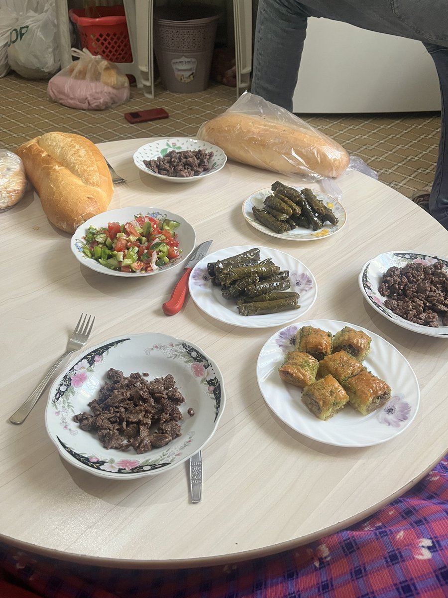 sinemcankayaa_'s tweet photo. Yeni nişanlandınız ve kurban bayramında ilk akraba ziyaretinizz.. https://t.co/ipILxTW7il