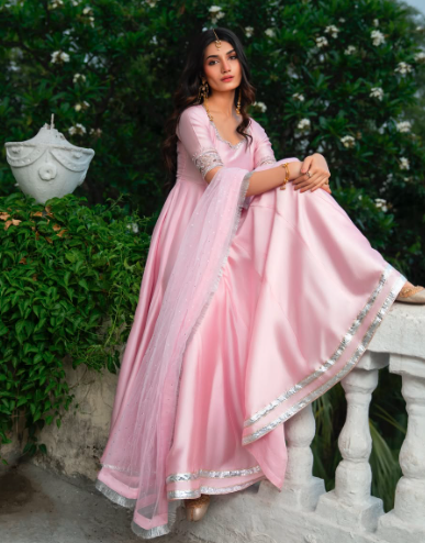 Glamtrendzz's tweet photo. โLight pink silk frock ๐โจโsoft shimmer, delicate elegance, and timeless feminine charm.โ
#LightPink #SilkFrock #ElegantStyle #FashionInspo #OOTD #SoftLook #ChicVibes #PrettyInPink ๐โจ https://t.co/uLQAAvzHjG