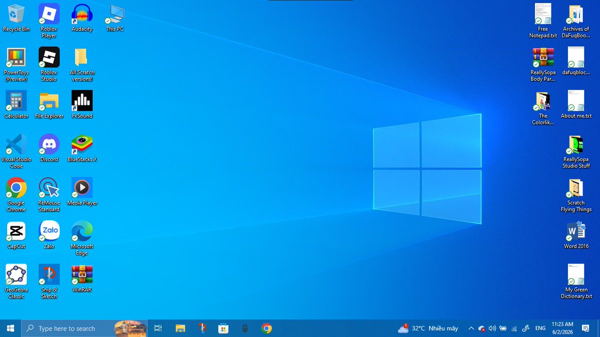 ReallySopa's tweet photo. After 5 years of using my 11-year-old laptop, I finally got a brand new computer! (that is not a laptop by the way)

What do you think about the comparison between the old desktop and the new desktop? :)

#Desktop #PC #Computer #Windows #New https://t.co/6zbunwwGBa