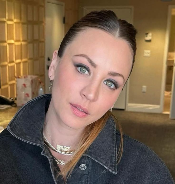 kale Cuoco tweet media