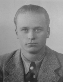 Greg_Slizewski's tweet photo. 2 VI 1916 r. urodził się Józef Czachowski, rezerwista 3 PL. We IX'39 w 132 EM, KW. We 🇫🇷 w Bussac. W 🇬🇧 od XII'40 w 303 DM, w I'41 do 315 DM. 24 VII 1941 r. eskortował bombowce atakujące węzeł kolejowy w Hazebrouck i drodze powrotnej został zestrzelony do morza przez opl. https://t.co/xYvGwhhMxu