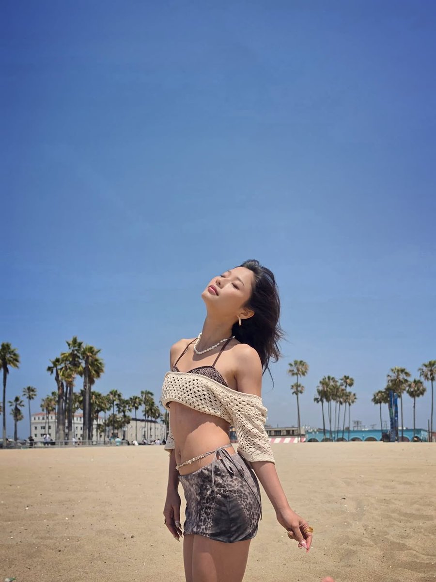 nonadaily_'s tweet photo. 📸 #nona christy | Instagram Update

“venice you're very nice ☀️” https://t.co/EfxVBtrc0R