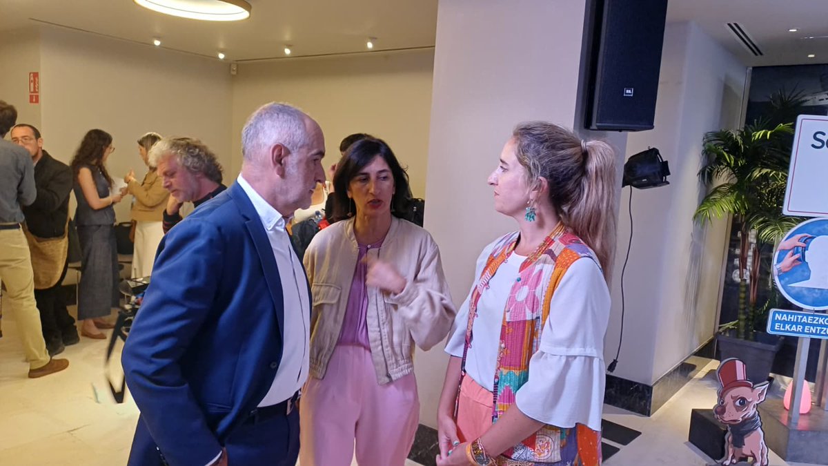 SubGobAlava's tweet photo. Anoche acudi a la Gala de los Premios Solidarios ONCE celebrada en Bilbao, un encuentro que reconoce el compromiso, la solidaridad y el trabajo de personas y entidades que hacen de nuestra sociedad un lugar más inclusivo y humano. https://t.co/6praEkJC4L