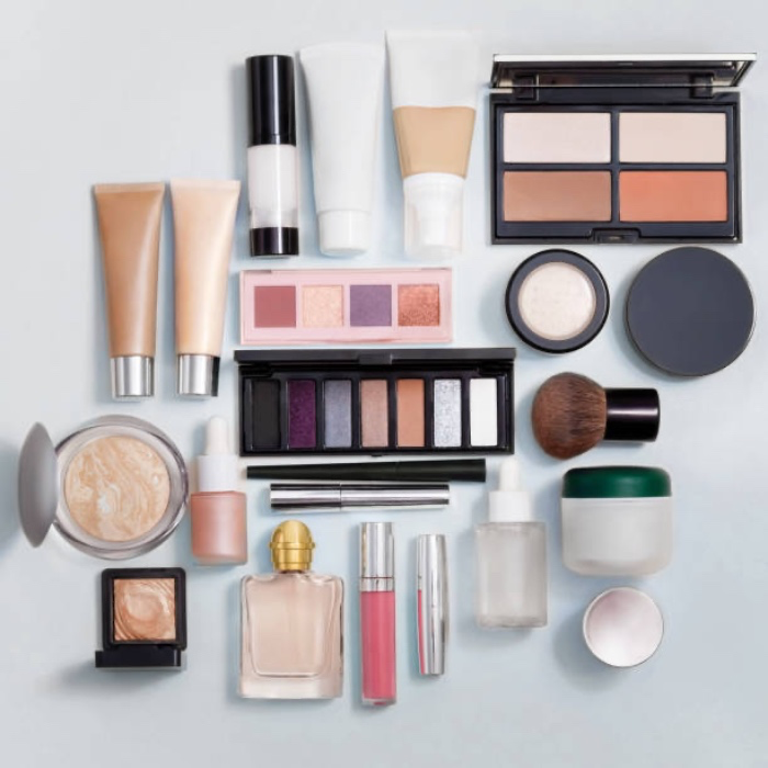 AngelLefae's tweet photo. I just received New makeup from Anonymous via Throne. I LOVE IT!!!! Do it again😈😈 https://t.co/18qqKBLLQT #Wishlist #Throne https://t.co/UO5yEUAc1a