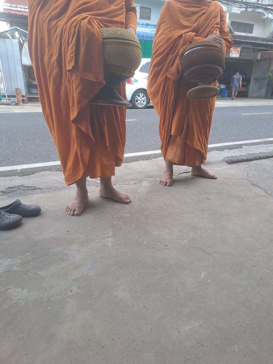ChankeawF's tweet photo. 3-6-69 ใส่บาตรในวันคล้ายวันเกิด ครับ https://t.co/BgoaDikzTy
