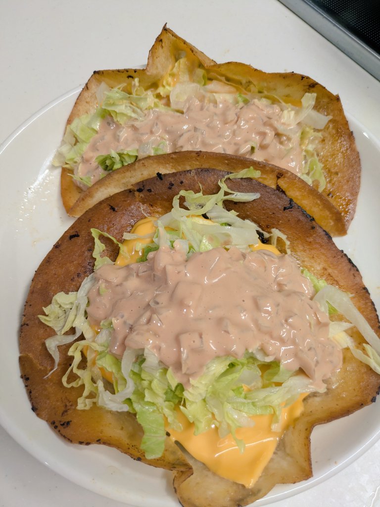 tyokopinn's tweet photo. 息子が絶対食べたい！とウザいので（笑）
ビッグマックもどきを
味はビッグマックらしい👍 https://t.co/qqROsSf9WG