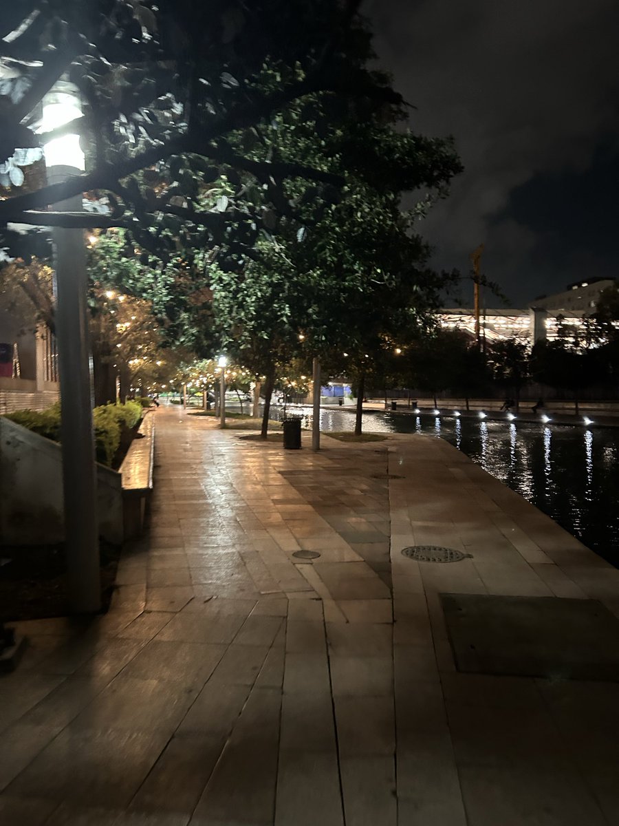 rafaelsi24's tweet photo. Alguien por el paseo Santa Lucía ?
#Monterrey
#fundidora
#sports
# https://t.co/BblpRLVTpL