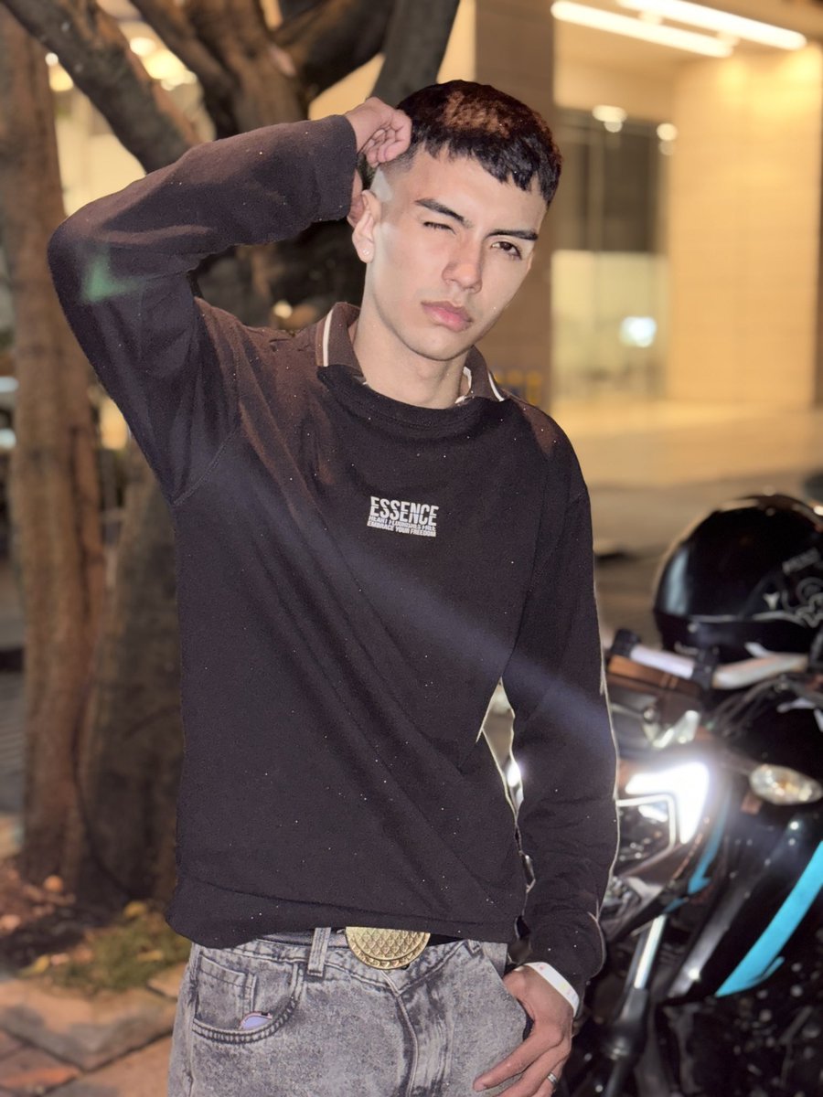 twinktayler's tweet photo. La subí por que siento que me veo lindo https://t.co/l4K3OEDFHO