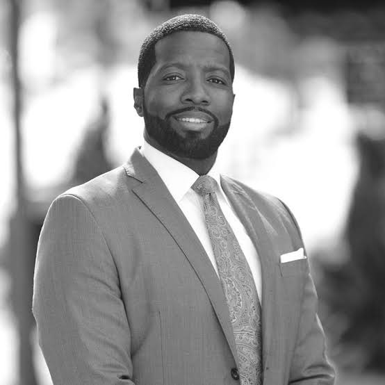 NOVIC3Spectator's tweet photo. @breakfastclubam @cthagod @msllegal This is his defense attorney btw https://t.co/NkLAYn8r1k