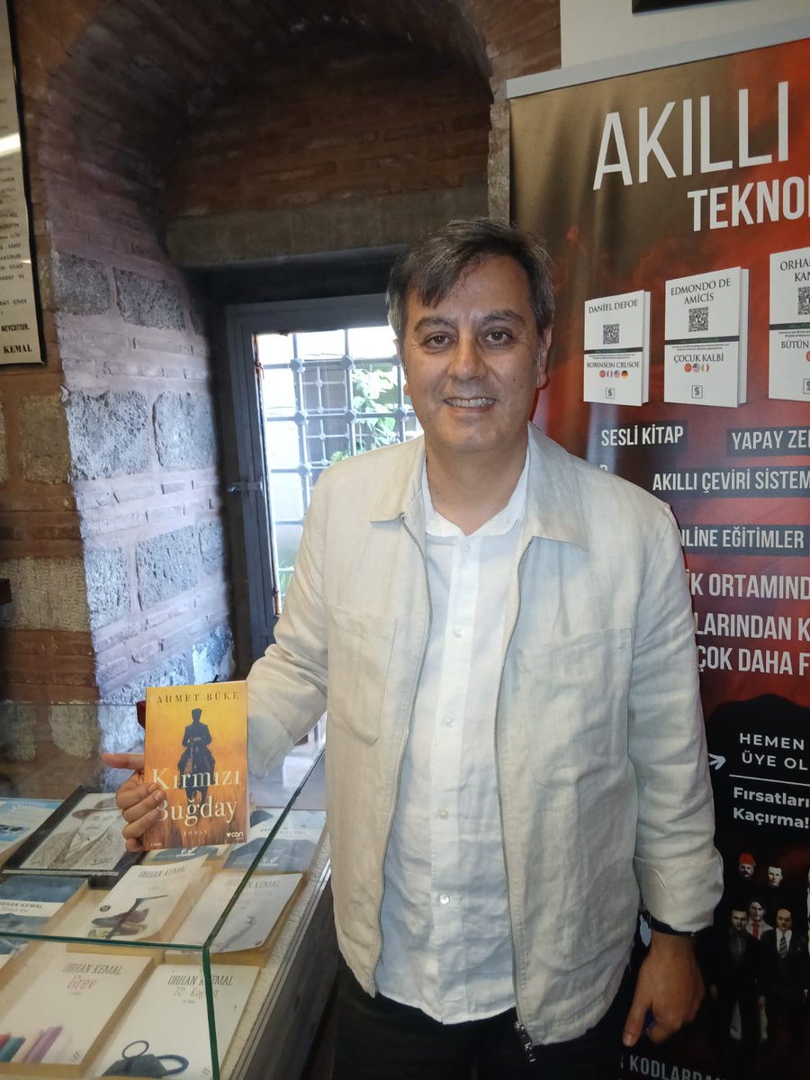 CanAtalay1's tweet photo. 2026 Orhan Kemal Roman Ödülü'nü 'Kırmızı Buğday'la alan sevgili Ahmet Büke ödülünü emeğiyle yaşayan halkımıza ve bana adamış. Onur duydum. Ben de emeğiyle yaşayan halkımızın derdini dert etmiş Ahmet Büke'yi selamlıyorum. Yolu açık, kalemi güçlü olsun. 

"Ben bu konuşmayı hem yoldaşlık hissine hem de Orhan Kemal'e yaraşır bir şekilde bitirmek istiyorum. Bu değerli ödülü; Gördesli tütün amelelerine, bugün yollarda olan maden işçilerine, sanayideki, plazalardaki ofis çalışanı arkadaşlarıma ve bütün bu saydıklarımın avukatı, aynı zamanda seçilmiş milletvekilimiz olan Şerafettin Can Atalay'a armağan etmek ve ona selamımı göndermek istiyorum." - Ahmet Büke