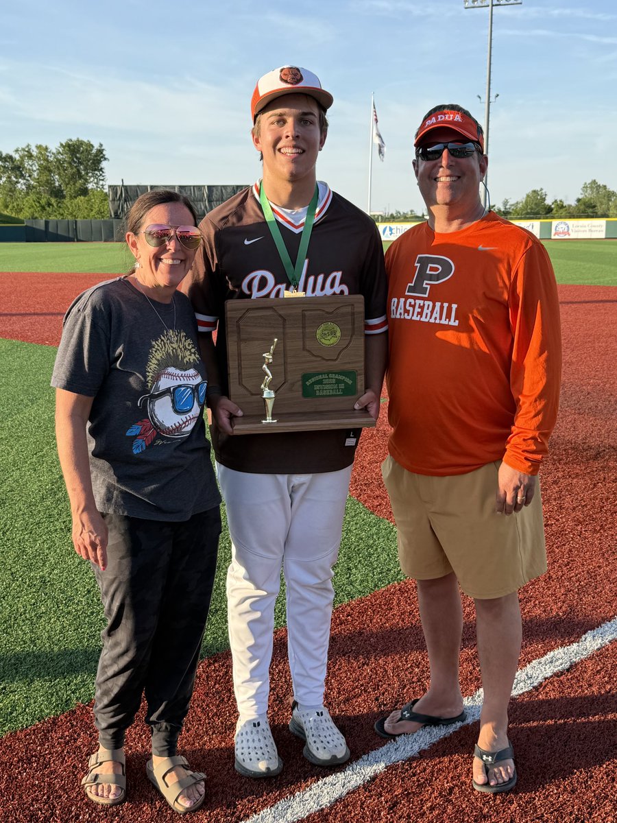 TimDeGeeter's tweet photo. Bruins going back to the Final Four. What incredible team win. These boys like each other and play for each other. Team First. Excellent culture and leadership! LFG. 🔥🐐⚾️ @jackdegeeter https://t.co/44sbXHLbqx
