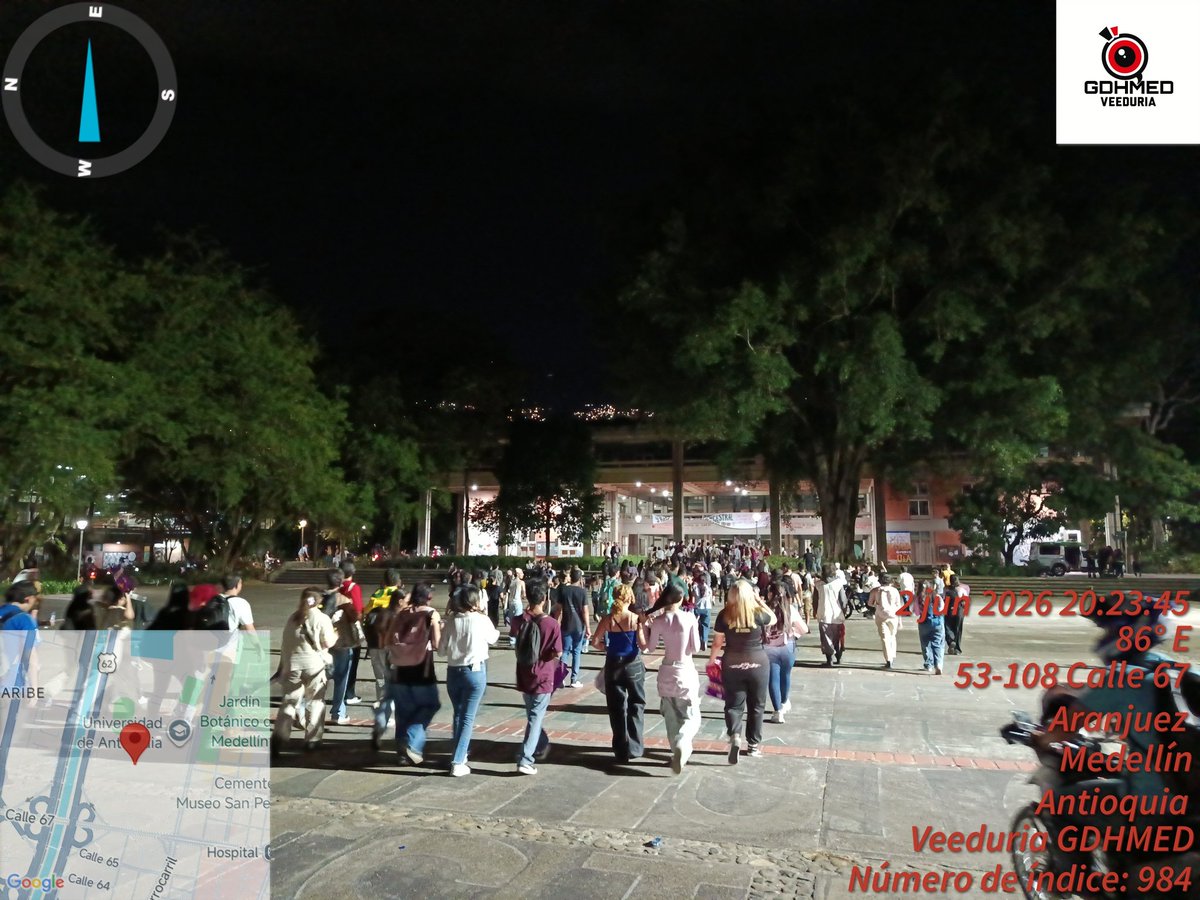 GDHMED's tweet photo. De principio a Fin!
Acompañamos la Movilización social de colectivos sociales y políticos de #Jovenes en #Medellin, en contra del #Fraude y los Resultados electorales de la 1ra Vuelta Presidencial.
Importante la articulación con @PazDDHHmed, @movilidad_med y la @DefensoriaCol . https://t.co/kCAu61R6JE