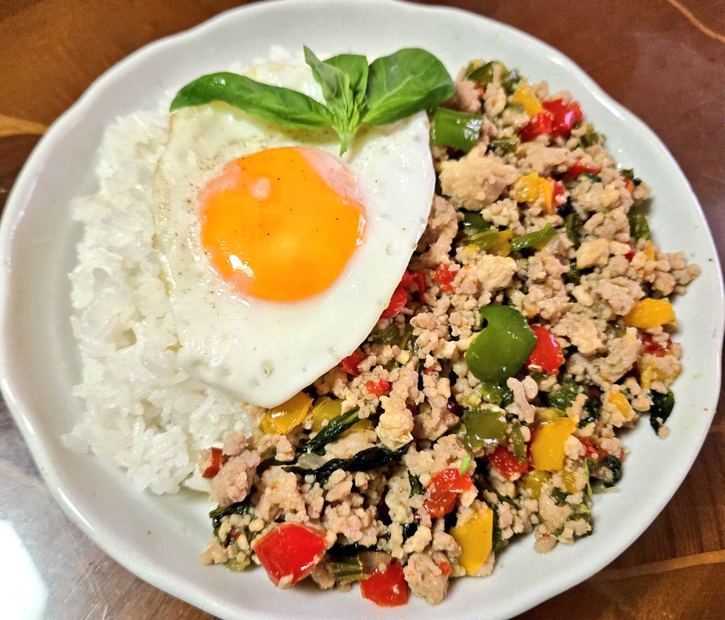 tsukino1986's tweet photo. 【久しぶりの献立🍴】
本格的ガパオライス作ったわ🇹🇭
辛くして気分は南国でアロ～イ❤ https://t.co/RqTzyvwJpQ