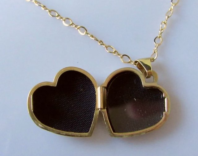 meltedcharm tweet picture