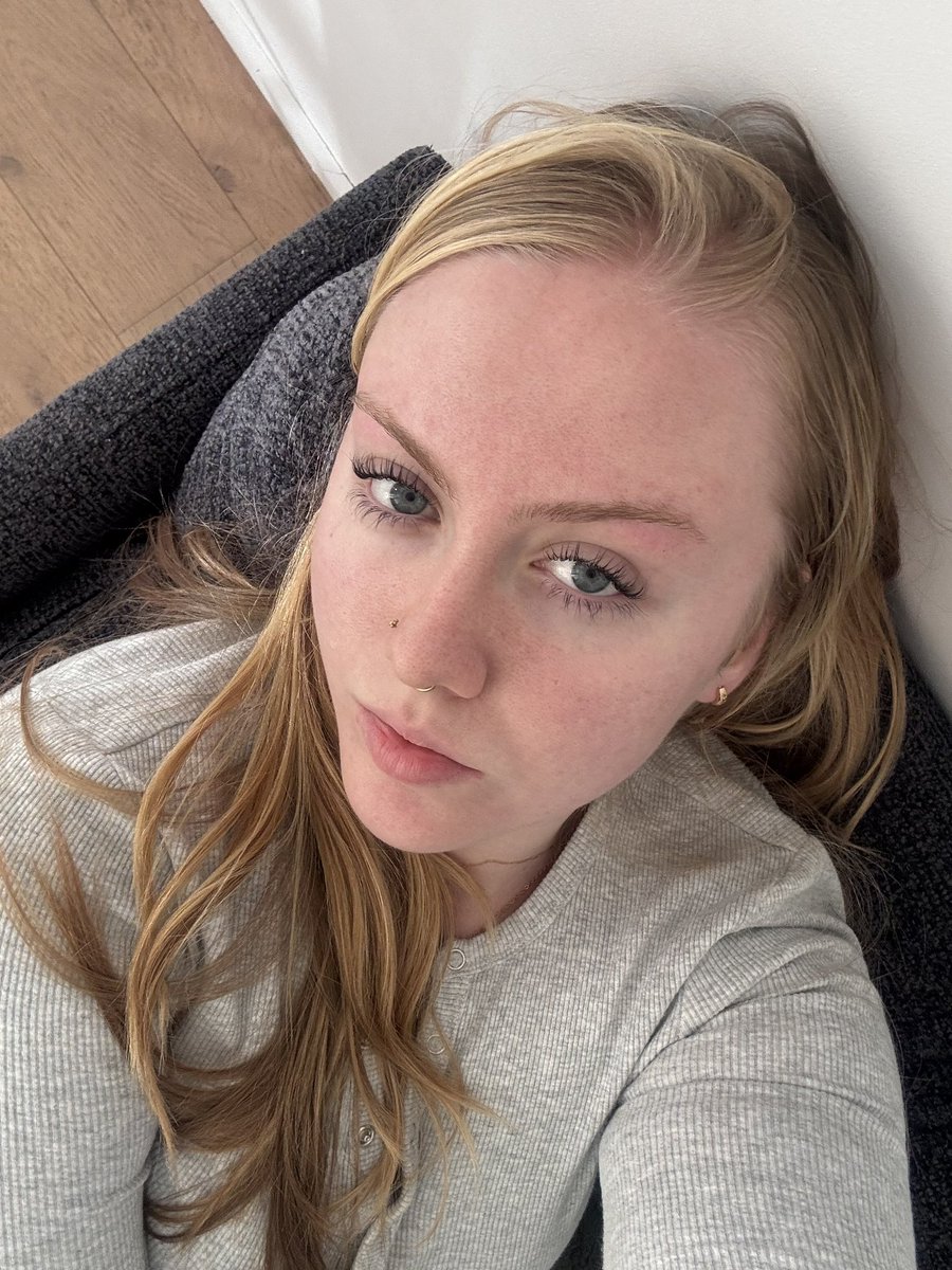 send222nova's tweet photo. Birthday girl is officially 21 💝💝 https://t.co/scS8GIV3k0
