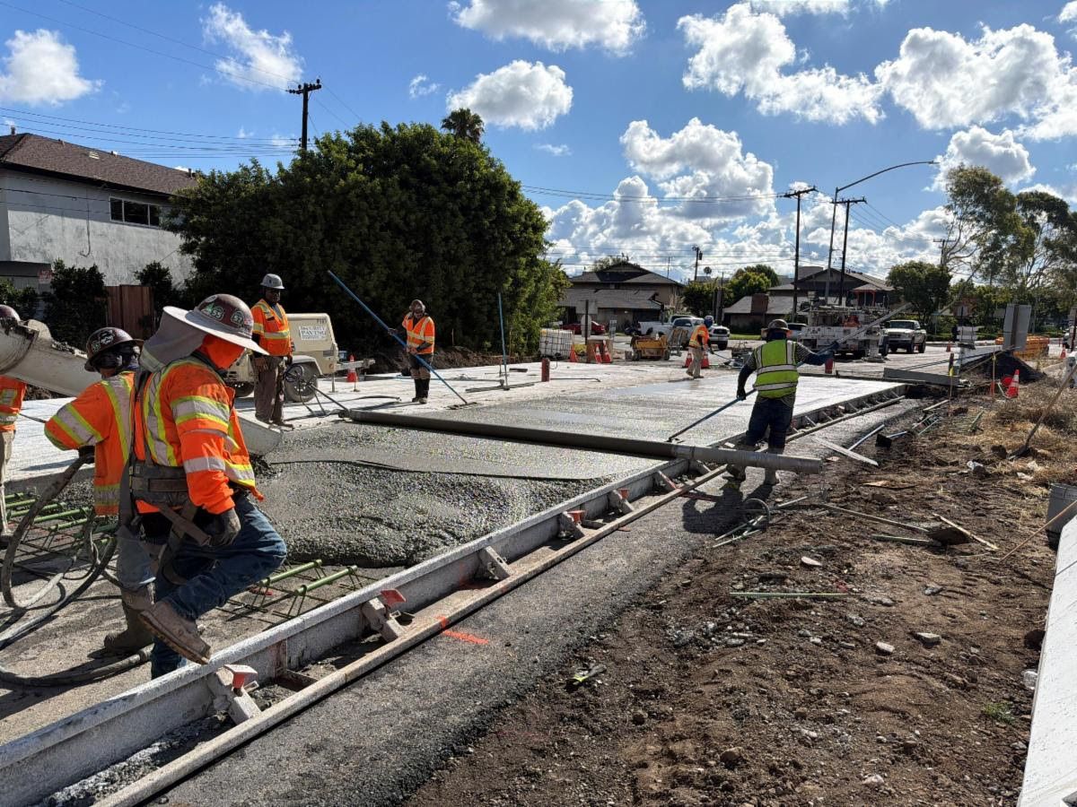 55FWYProject's tweet photo. Safety starts with all of us. 🚧 Help protect drivers and crews by slowing down in work zones, staying alert, following lane shifts, leaving extra space, and watching for construction equipment. 

#NationalSafetyMonth https://t.co/8t5AZc1jqt