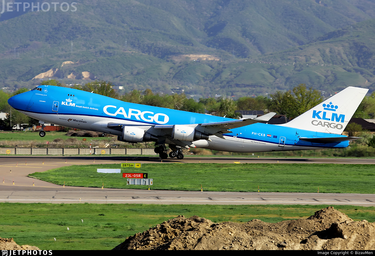 JetPhotos's tweet photo. A KLM Cargo 747 in Almaty. https://t.co/Y2TZ5w05yN © BizavMen https://t.co/cqbRj5lrpv