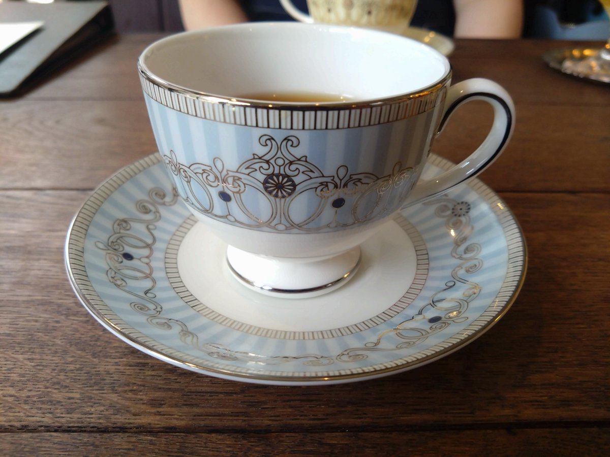 osimen_love's tweet photo. 昨日久しぶりに友達とお茶した〜！
メイドさんが給仕してくれるカフェで目の前で紅茶入れてくれてめちゃくちゃ勉強になった🫖
スコーンも美味しかったからまた行きたい😋 https://t.co/sKF56JggVo