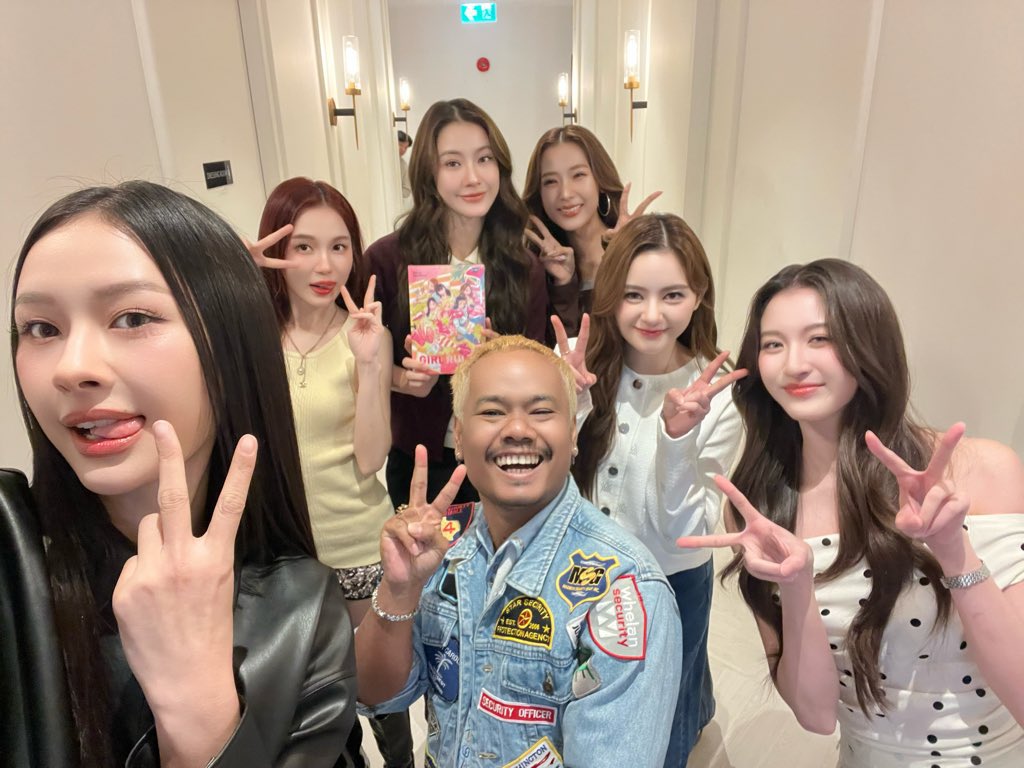Lkinmymind's tweet photo. P'Jo has long faced criticism from fans because he has never taken responsibility for his dereliction of duty. Following the example set by the director of Only You, P'Jo should come forward to apologize instead of the cast. We are waiting for his public apology

#GirlRulesSeries https://t.co/njA2rRA5gb