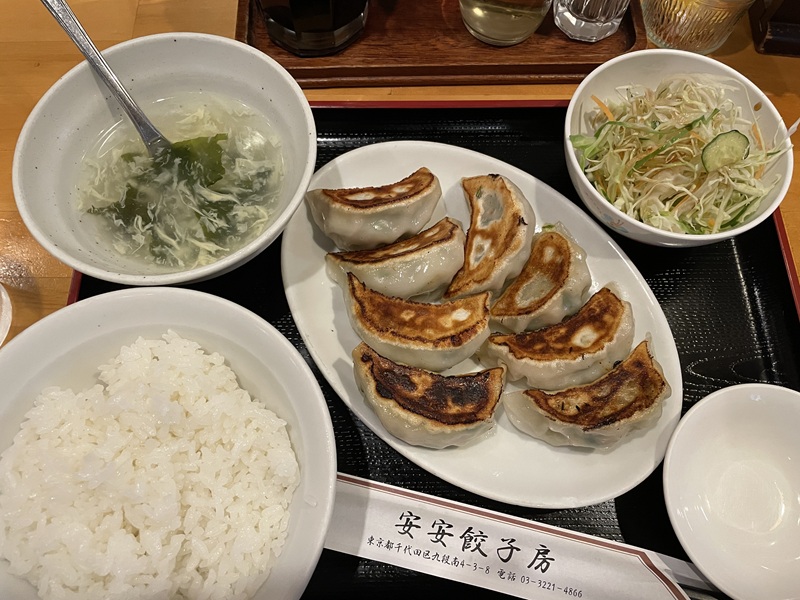 FiltrationJ's tweet photo. 今日のランチは市ヶ谷駅A3出口近くの中華「安安餃子房」さんにて餃子定食。今日は台風だったので、いつもは入れない人気店に滑り込めました。ここの餃子は絶品……！ご飯が秒でなくなりますね。ごちそうさまでした。
 #市ヶ谷 #ランチ
 #企業公式ランチ部
 #企業公式飯テロ交流会
 #突撃企業の昼ごはん https://t.co/ryLpiD2M8J