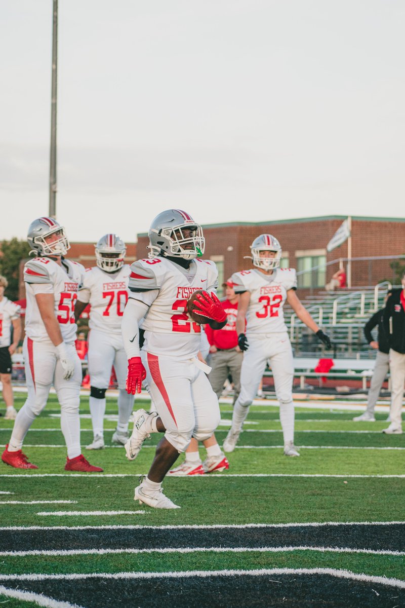 Sam_Hawkins23's tweet photo. Throwback Thursday 🏈🔥
The best part about the offseason?
Seeing all that work show up on game day.
It's almost that time! @fishersgridiron
#VarsityFootball #WorkEthic #FridayNightLights https://t.co/1hulLxixBS