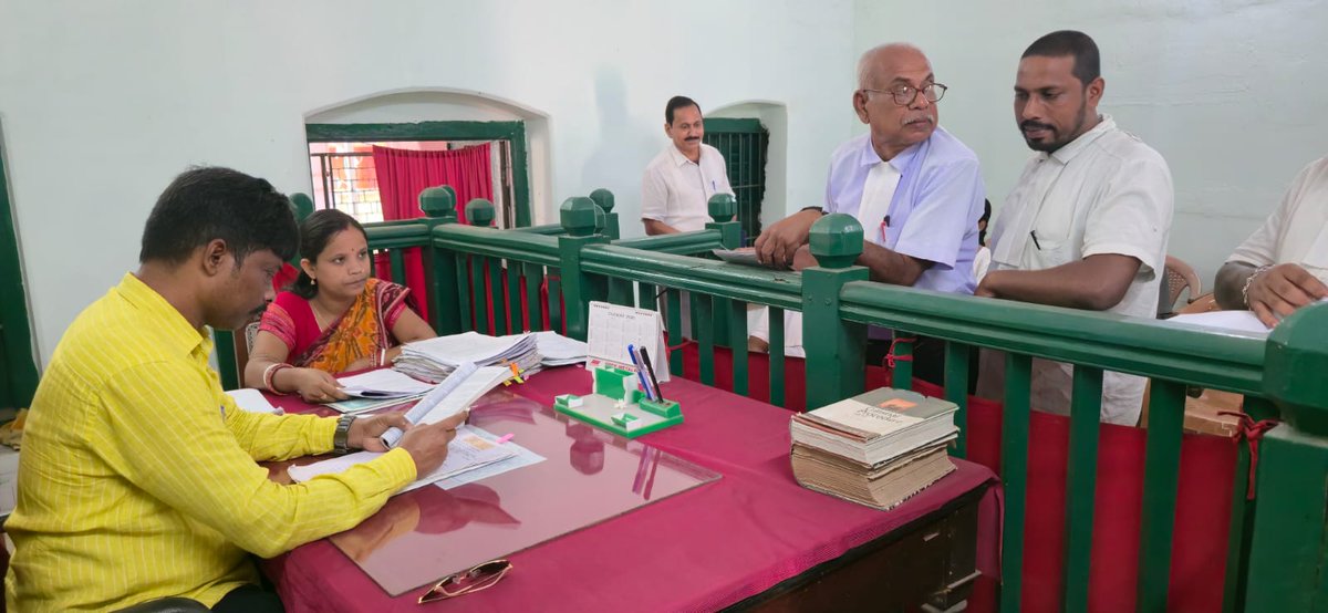 SubcollChampua's tweet photo. ତାରିଖ 02.05.2026 ରେ ଉପଜିଲ୍ଲାପାଳ, ଚମ୍ପୁଆ ନିଜ କାର୍ଯ୍ୟାଳୟ ନ୍ୟାୟାଳୟରେ ବିଭିନ୍ନ ରାଜସ୍ୱ ଓ ଆଇନ-ଶୃଙ୍ଖଳା ସମ୍ବନ୍ଧୀୟ ମାମଲାର ଶୁଣାଣି କରିଥିଲେ। https://t.co/2jUFJX8OhT